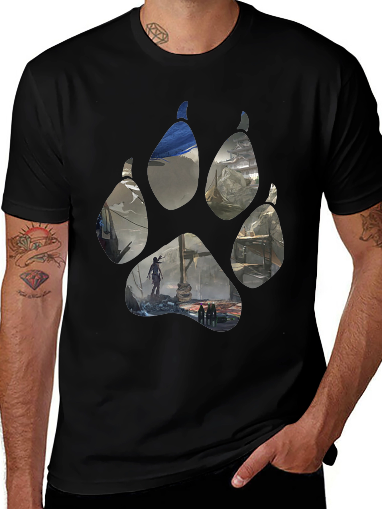 Wolf Paw Print Graphic T-Shirt - Black