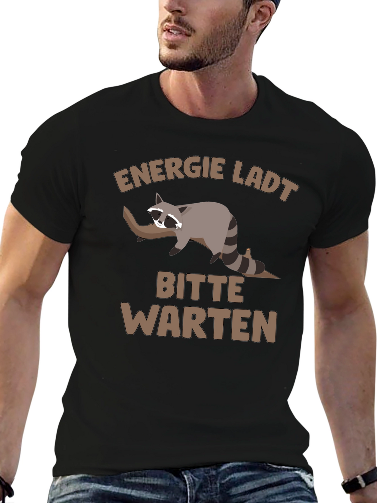 Funny Raccoon T-Shirt - Energie Lädt Bitte Warten