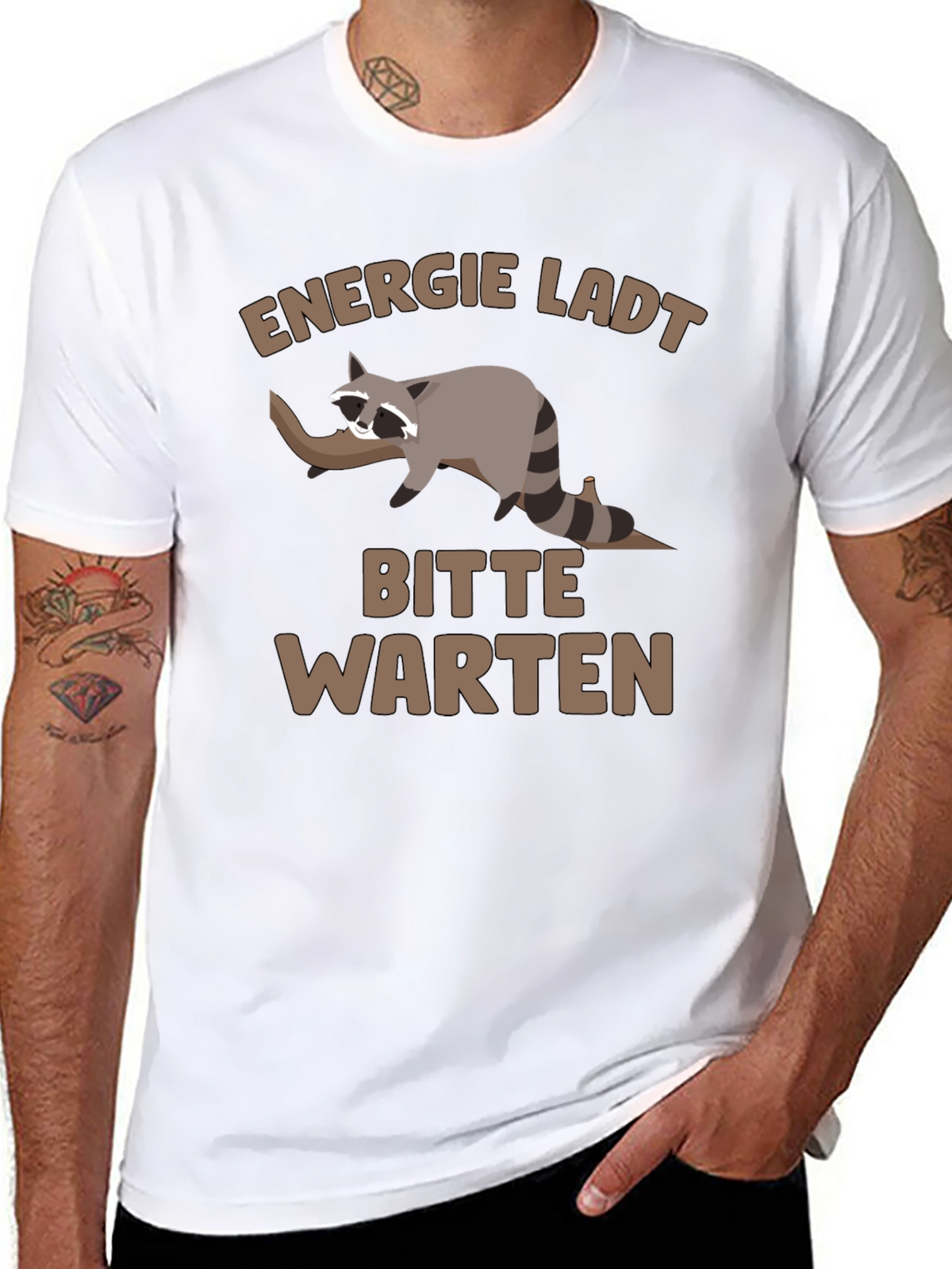 Funny Raccoon T-Shirt - Energie Lädt Bitte Warten