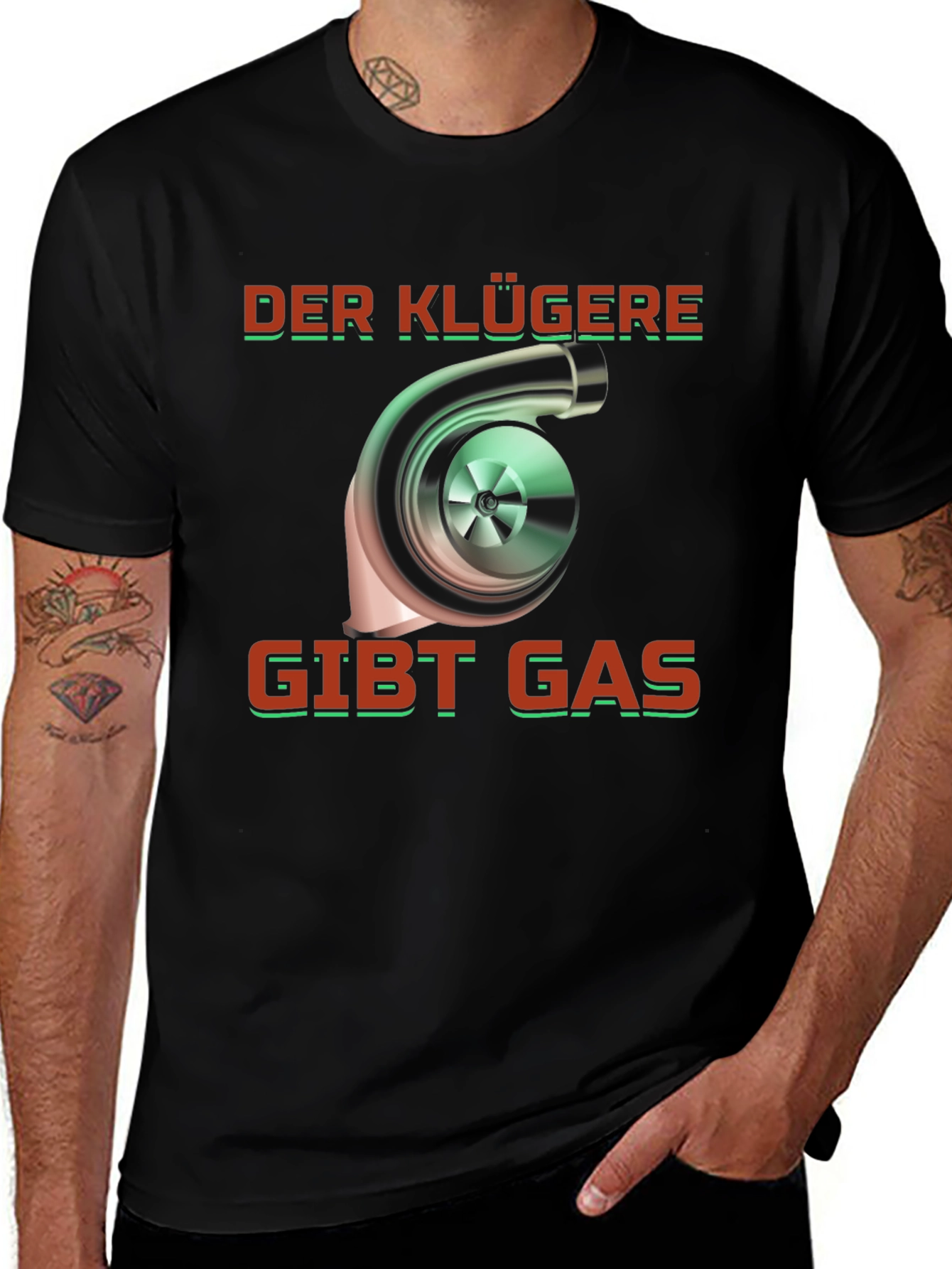 Turbo German Saying T-Shirt - Der Klügere Gibt Gas