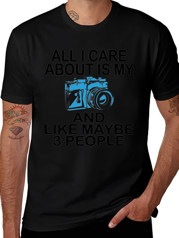Funny Photographer T-Shirt - Camera & 3 People