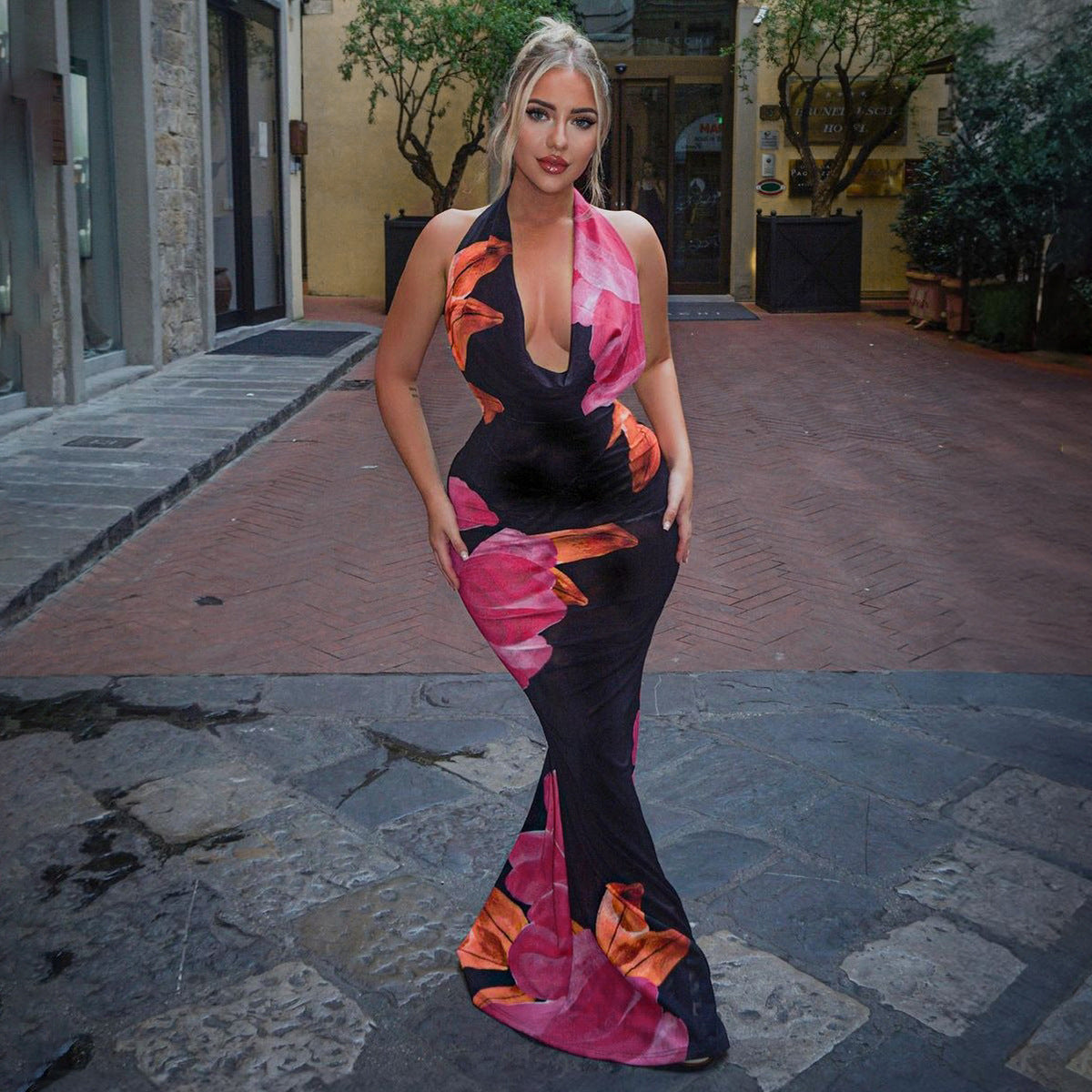 Women's Sexy Printed Halter-Neck Backless Lace-Up Slim-Fit Long Dress