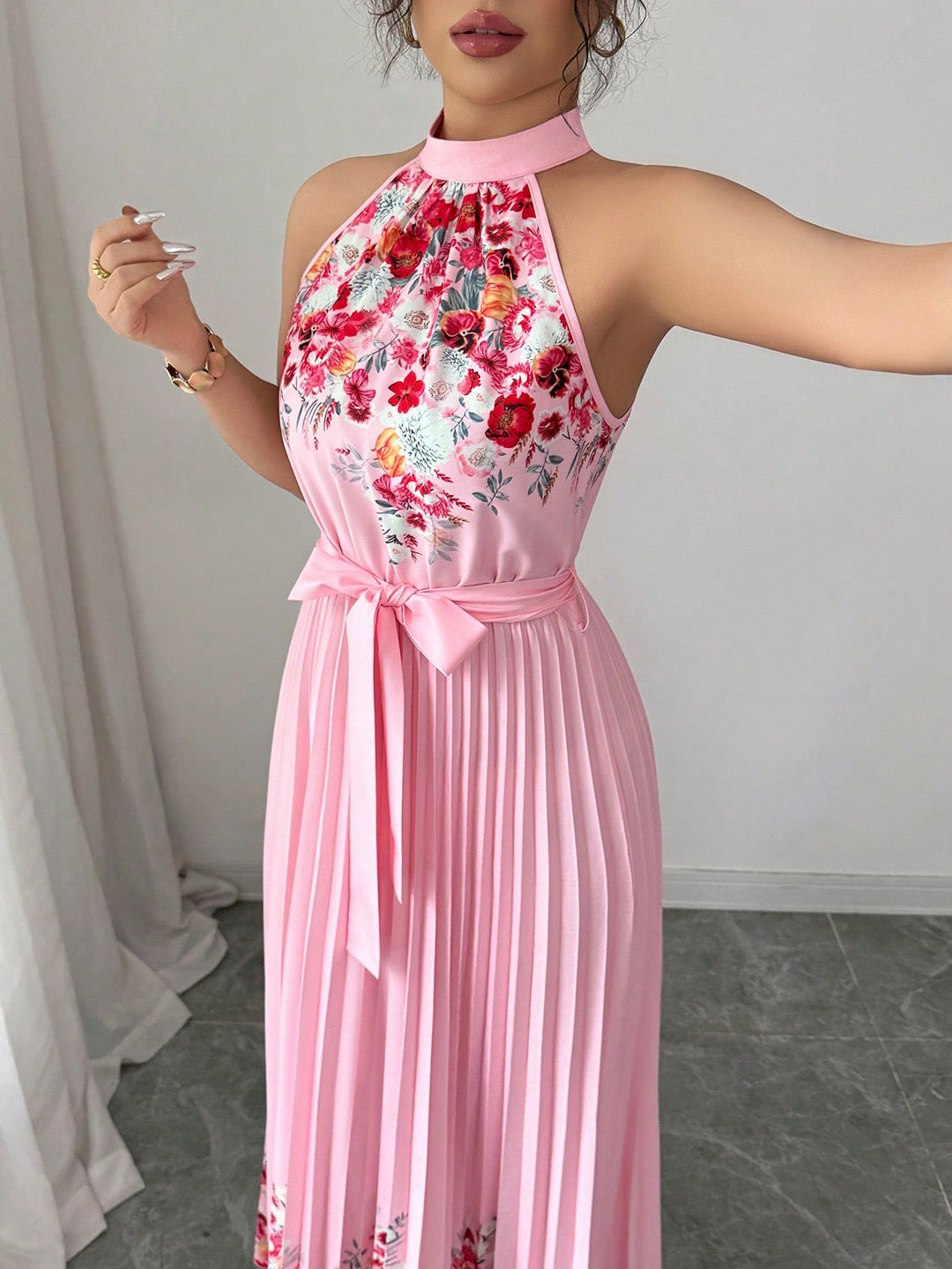 Women's Summer Flower Printed Halter-Neck Lace-Up Sleeveless Pleated Dress