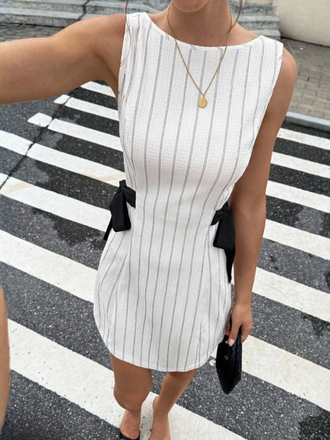 Women's Elegant Vertical Stripe Round Neck Sleeveless Lace-Up Slim-Fit Dress